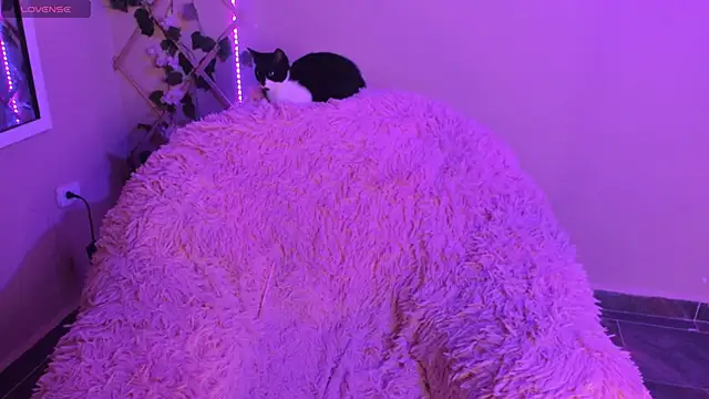 MadelineBenet online show from September 29, 1:11 am