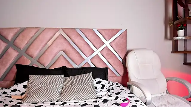  kylie  smith  online show from January 18, 11:11 pm