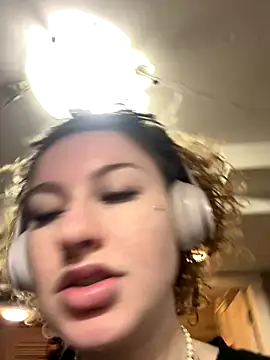 sluttysmiley online show from December 17, 4:07 am