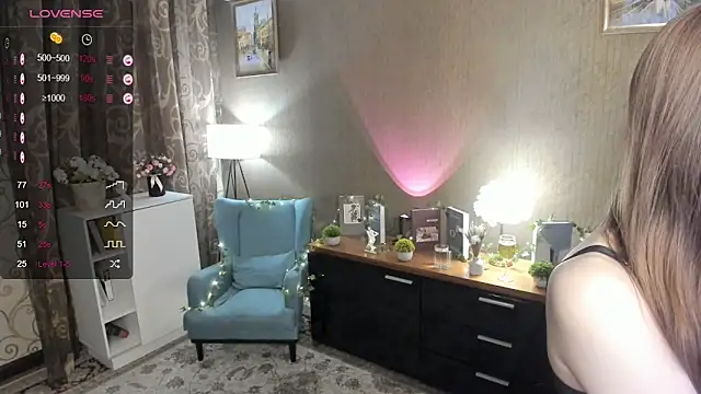 DarleneHatt online show from March 13, 9:37 pm