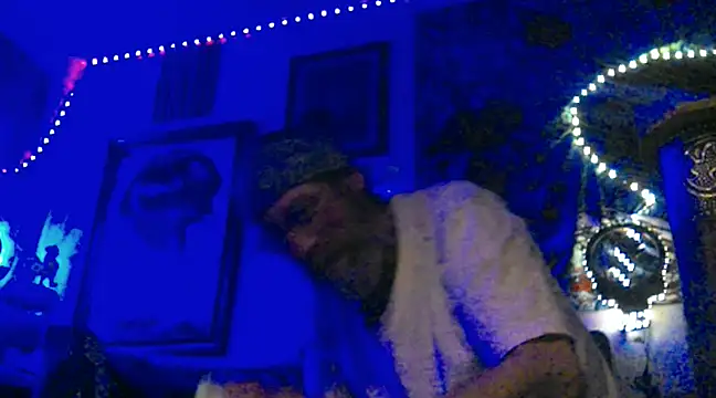 Snapshot of Undercover_Pornstar chatting on December 7, 10:34 am Undercover Pornstar online show from December 7, 10:34 am