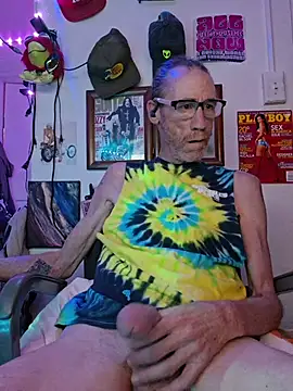 Snapshot of Undercover_Pornstar chatting on June 25, 5:17 pm Undercover Pornstar online show from June 25, 5:17 pm