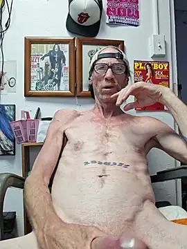 Snapshot of Undercover_Pornstar chatting on July 3, 9:43 pm Undercover Pornstar online show from July 3, 9:43 pm
