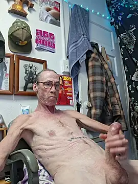 Snapshot of Undercover_Pornstar chatting on July 12, 10:50 am Undercover Pornstar online show from July 12, 10:50 am