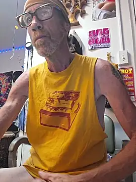 Snapshot of Undercover_Pornstar chatting on August 4, 5:04 pm Undercover Pornstar online show from August 4, 5:04 pm
