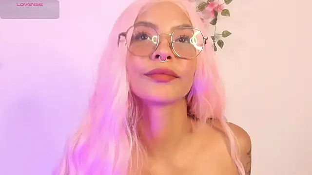 Luna-Chann online show from June 3, 9:42 pm