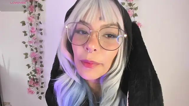 Luna-Chann online show from June 15, 8:00 pm