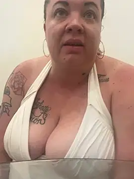 theyluvvus76 online show from January 11, 5:41 am