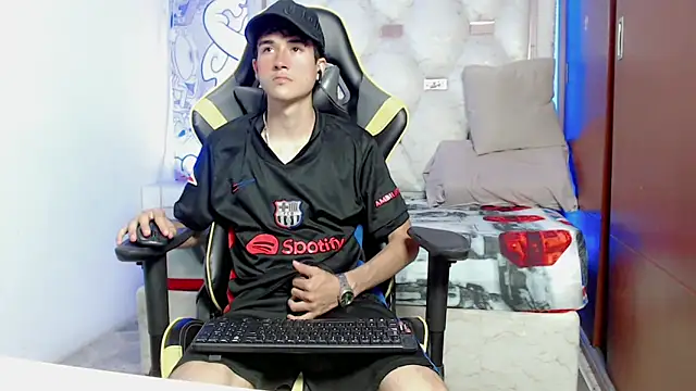 johnny cagee online show from October 9, 4:10 am