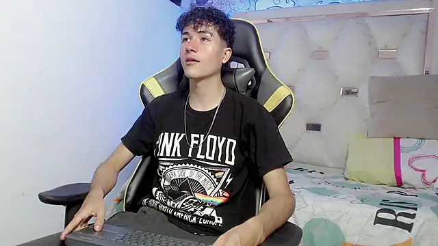 johnny cagee online show from November 14, 4:00 am