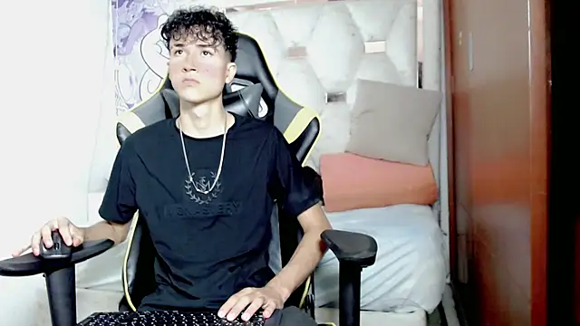 johnny cagee online show from December 1, 3:33 am