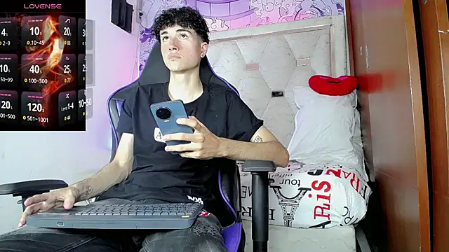 johnny cagee online show from March 18, 3:42 am