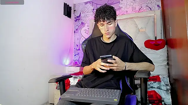 johnny cagee online show from March 28, 4:01 am