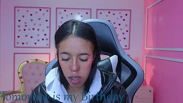 Snapshot of stephania_t chatting on October 15, 11:43 am stephania t online show from October 15, 11:43 am