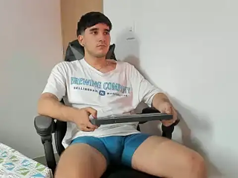 leo030809 online show from January 10, 10:25 pm