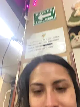 Snapshot of Effyvice13 chatting on December 15, 12:37 am Effyvice13 online show from December 15, 12:37 am