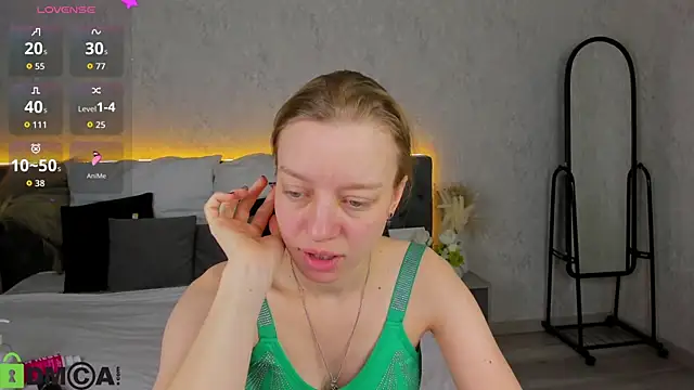 Michelle Blond online show from February 7, 9:24 am