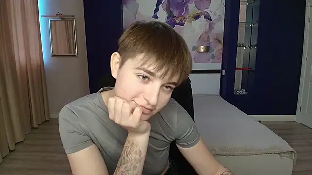 EmiliaYours online show from October 19, 1:12 pm