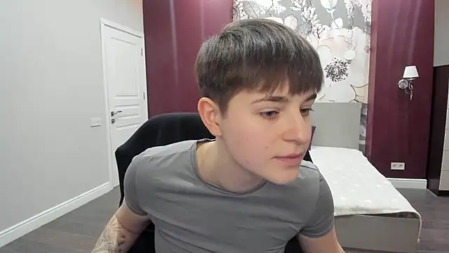 EmiliaYours online show from January 9, 3:37 pm