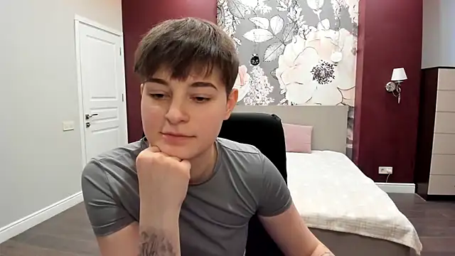 EmiliaYours online show from February 6, 2:31 pm