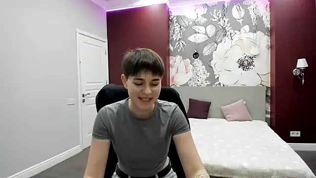 EmiliaYours online show from March 6, 3:08 pm