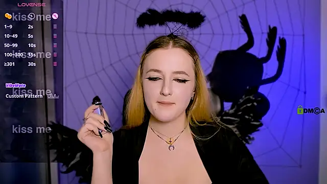 luna berryy online show from October 20, 7:14 pm