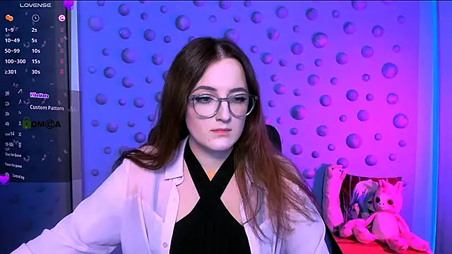 luna berryy online show from November 28, 8:11 pm