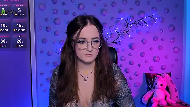 luna berryy online show from January 17, 8:45 pm