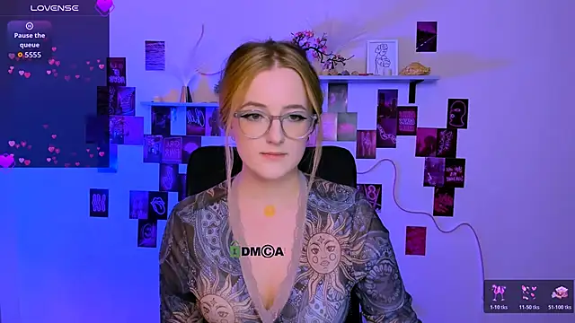 Snapshot of luna_berryy chatting on February 25, 9:35 pm luna berryy online show from February 25, 9:35 pm