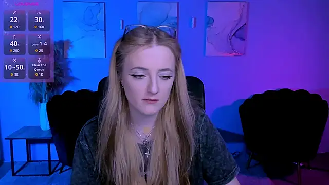 Snapshot of luna_berryy chatting on March 24, 8:25 pm luna berryy online show from March 24, 8:25 pm