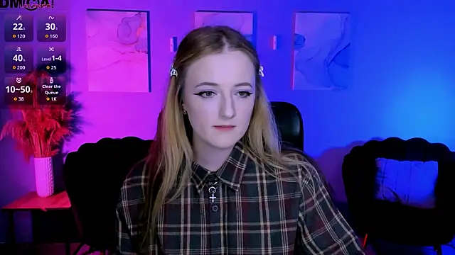 Snapshot of luna_berryy chatting on April 1, 8:06 pm luna berryy online show from April 1, 8:06 pm