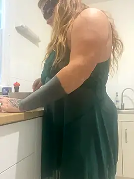 Snapshot of XtentationMG chatting on October 13, 8:25 am XtentationMG online show from October 13, 8:25 am