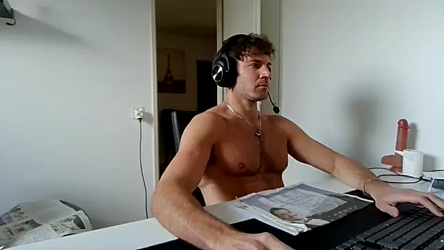 Snapshot of alpha-hunk chatting on March 31, 1:11 pm alpha-hunk online show from March 31, 1:11 pm