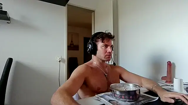 Snapshot of alpha-hunk chatting on April 1, 2:14 pm alpha-hunk online show from April 1, 2:14 pm