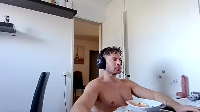 Snapshot of alpha-hunk chatting on April 6, 11:44 am alpha-hunk online show from April 6, 11:44 am