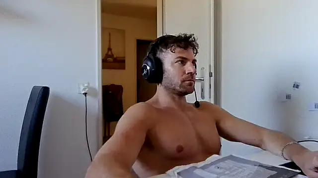 Snapshot of alpha-hunk chatting on April 7, 11:54 am alpha-hunk online show from April 7, 11:54 am