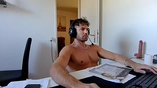 Snapshot of alpha-hunk chatting on April 8, 1:33 pm alpha-hunk online show from April 8, 1:33 pm