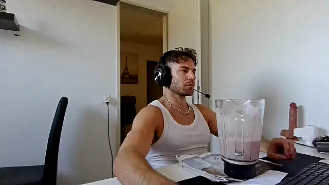 Snapshot of alpha-hunk chatting on April 9, 10:20 am alpha-hunk online show from April 9, 10:20 am