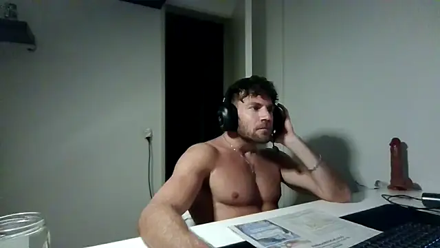 Snapshot of alpha-hunk chatting on April 18, 7:07 pm alpha-hunk online show from April 18, 7:07 pm
