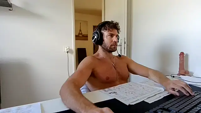 Snapshot of alpha-hunk chatting on April 21, 1:17 pm alpha-hunk online show from April 21, 1:17 pm
