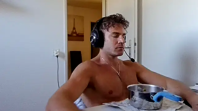 Snapshot of alpha-hunk chatting on April 24, 1:46 pm alpha-hunk online show from April 24, 1:46 pm
