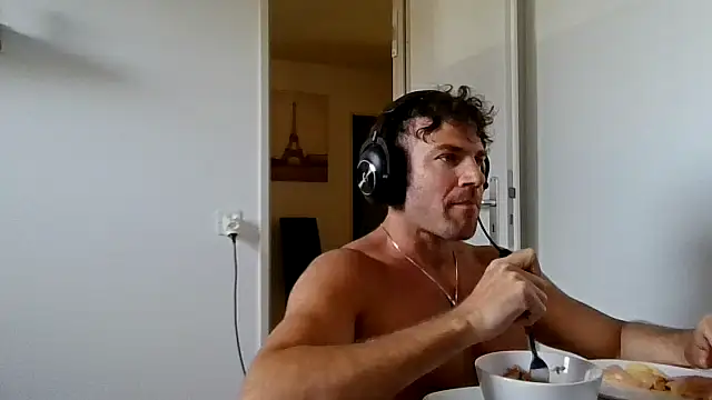 Snapshot of alpha-hunk chatting on April 27, 2:04 pm alpha-hunk online show from April 27, 2:04 pm