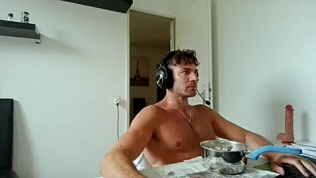 Snapshot of alpha-hunk chatting on April 28, 1:49 pm alpha-hunk online show from April 28, 1:49 pm