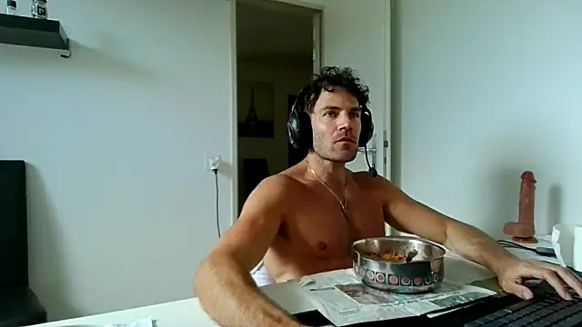 Snapshot of alpha-hunk chatting on April 29, 10:19 am alpha-hunk online show from April 29, 10:19 am