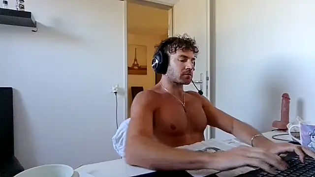 Snapshot of alpha-hunk chatting on May 1, 1:59 pm alpha-hunk online show from May 1, 1:59 pm