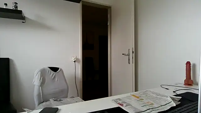 Snapshot of alpha-hunk chatting on May 7, 9:58 am alpha-hunk online show from May 7, 9:58 am