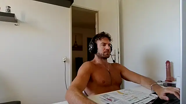 Snapshot of alpha-hunk chatting on May 9, 9:14 am alpha-hunk online show from May 9, 9:14 am