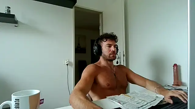 Snapshot of alpha-hunk chatting on May 10, 9:25 am alpha-hunk online show from May 10, 9:25 am