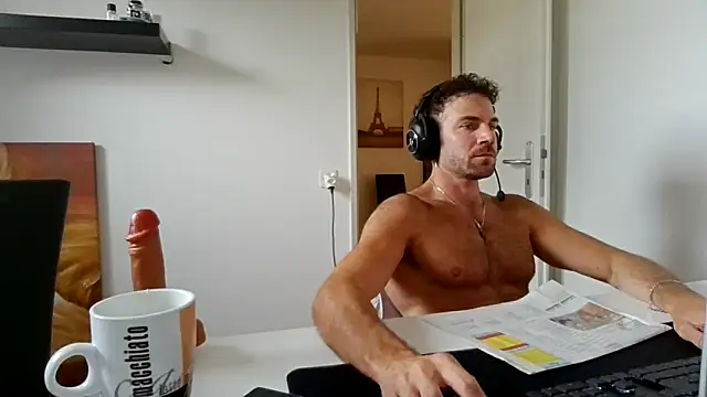 Snapshot of alpha-hunk chatting on May 21, 4:36 pm alpha-hunk online show from May 21, 4:36 pm