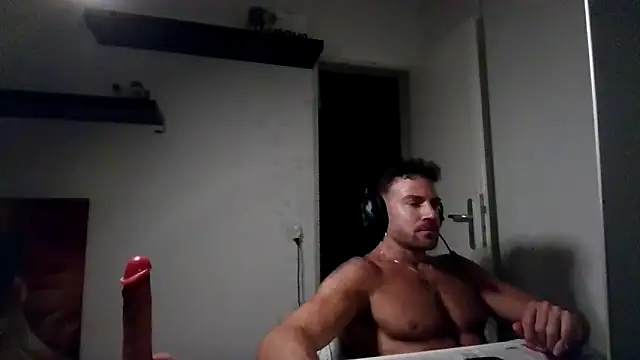 Snapshot of alpha-hunk chatting on May 22, 9:31 pm alpha-hunk online show from May 22, 9:31 pm